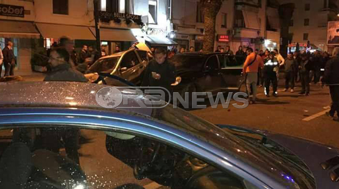 Aksident i frikshëm, “Porsche” me shpejtësi merr përpara katër makina (FOTO)