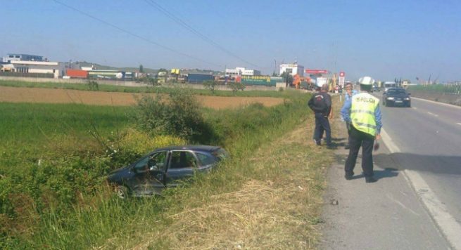 Humb kontrollin e makinës dhe del nga rruga, vdes 40-vjeçari