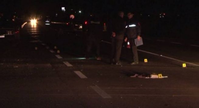 Makina përplas për vdekje 25-vjeçarin