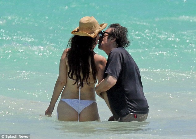 Al Pacino, skena të nxehta me të dashurën 30 vjet më të re (FOTO)