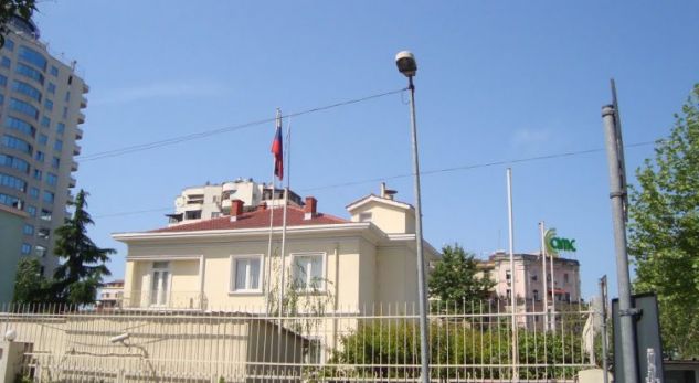 Ambasada ruse nën mbikqyrjen e agjentëve anti-terror