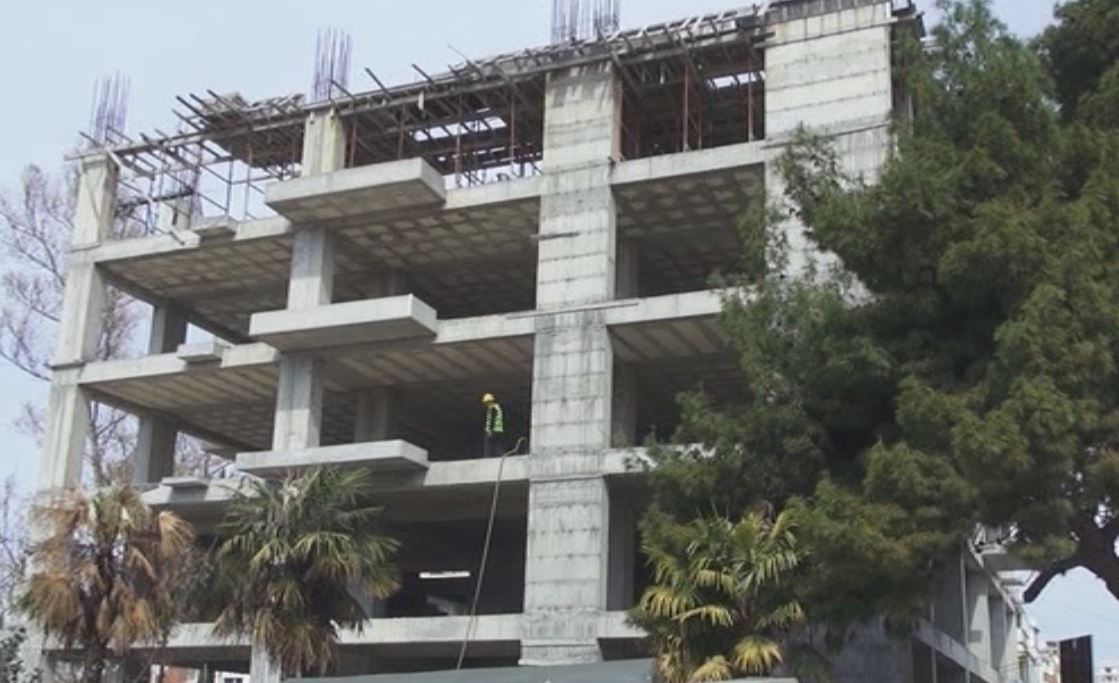 36 kg tritol për shembjen e pallatit 5 katësh