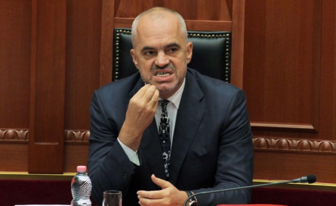 Komentuesi: Eh mor bir komunisti! Rama i përvishet…