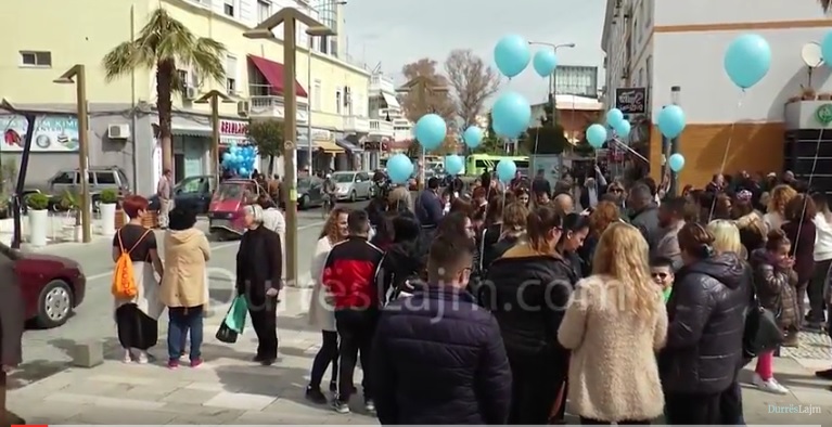 Durrës, marshim për Autizmin (VIDEO)