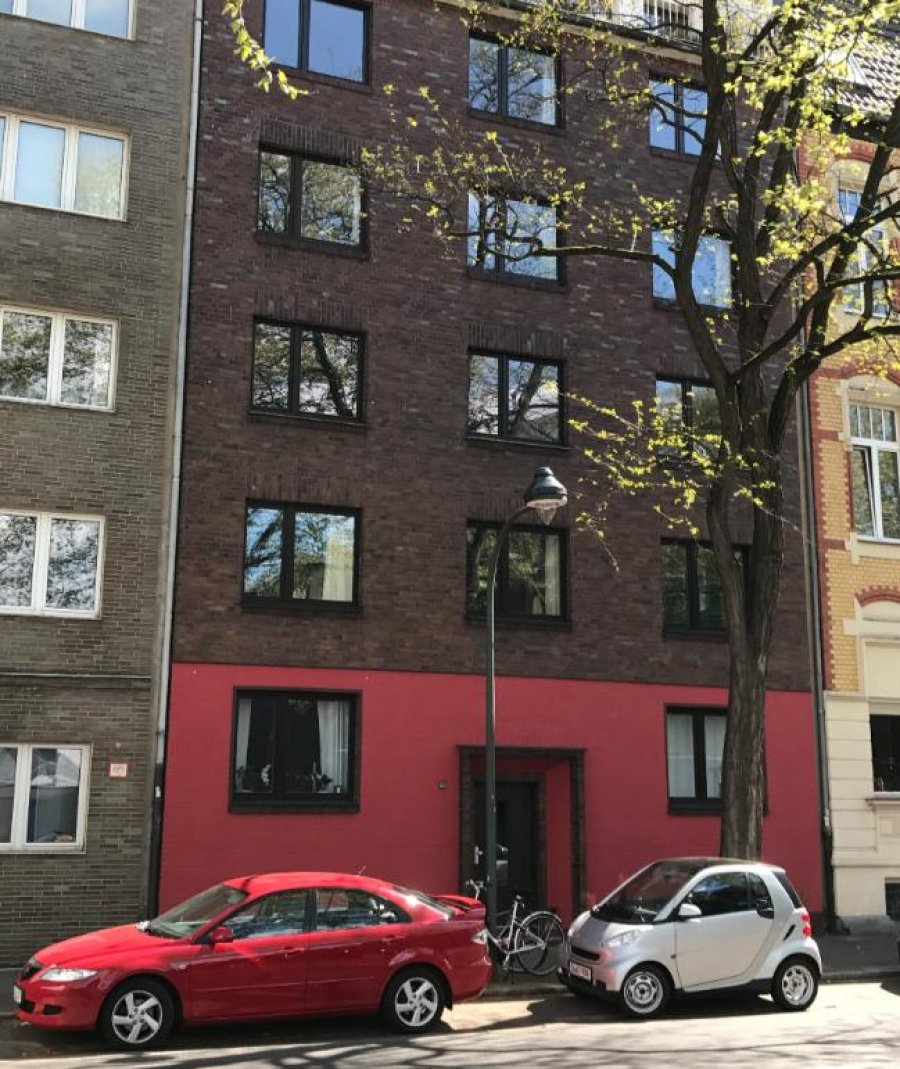 Shqiptari hedh të dashurën nga dritarja