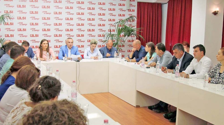 Fotolajm/ Ky është “ekipi fitues” i kandidatëve të LSI për Durrësin (FOTO)