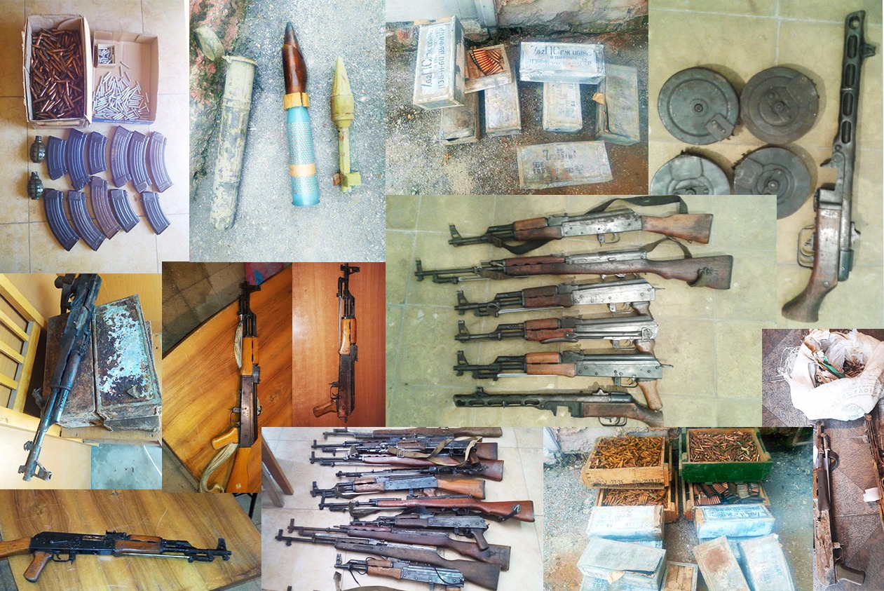 Durrës, qytetarët dorëzojnë armë e granata dore