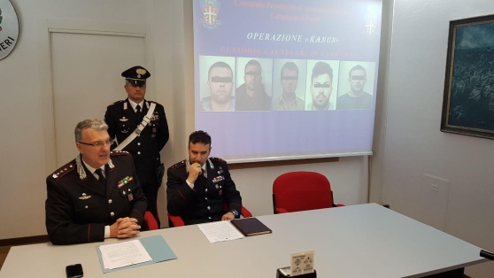 EMRAT/ Operacioni “Kanun” shkatërron bandën shqiptare të drogës (FOTO)