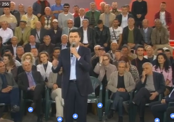 Kapsollë te dera e Kryeministrisë/ Basha: Nëse je nga tanët shëndet, nëse jo …