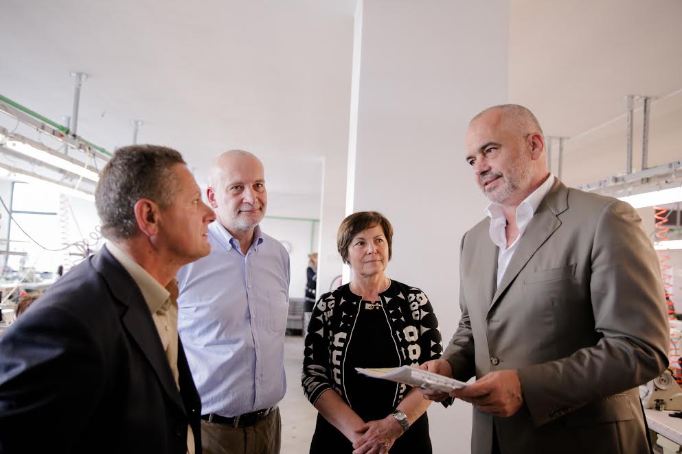 Kur “Benetton” dhe “Max Mara” prodhon në Shqipëri në ndërtim pa leje