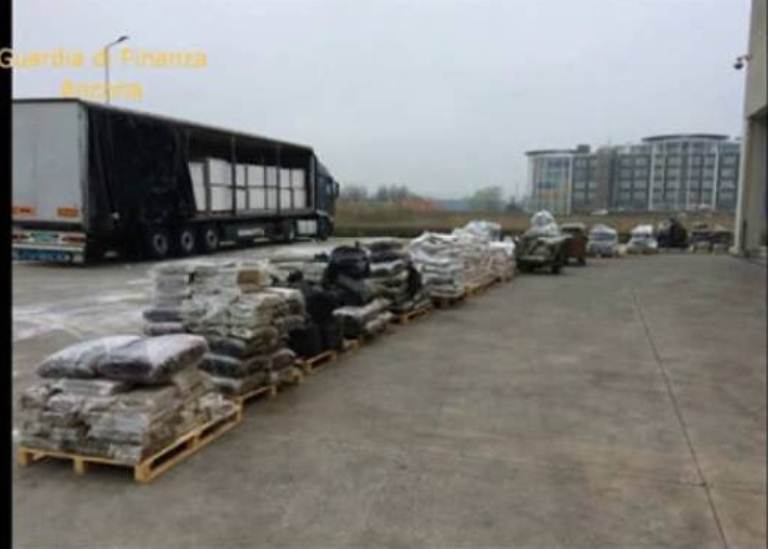 Kamioni me drogë që “shkriu” policinë e portit të Durrësit mund të jetë ngarkuar në…