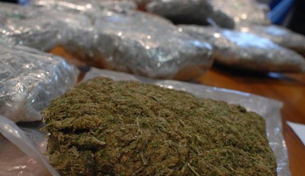 Arrestohet çifti shqiptar, u kap me 130 kg drogë dhe 10 mijë euro cash