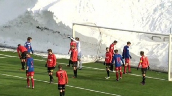 Gjashtë metër borë në stadium, në Norvegji nuk është problem
