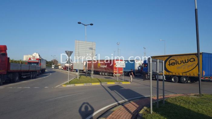 LAJM I FUNDIT/ Rradhë kilometrike në portin e Durrësit, ja ç’ndodh (FOTO & VIDEO)