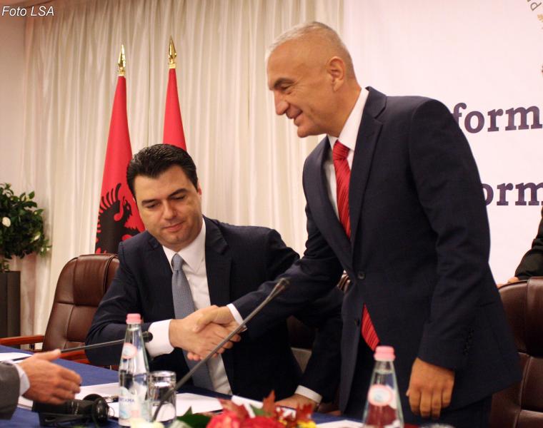 Basha i lë derën hapur Metës: Mirë se vjen nëse je i sinqertë