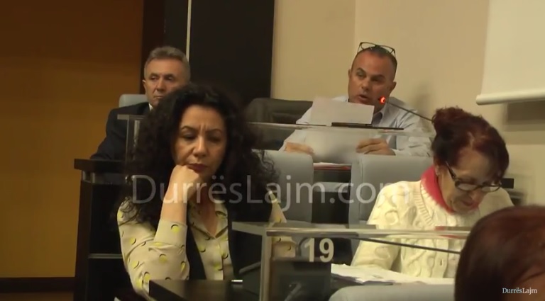 Dakon se mbajnë nervat, Ardian Mukën e quan injorant… (VIDEO)