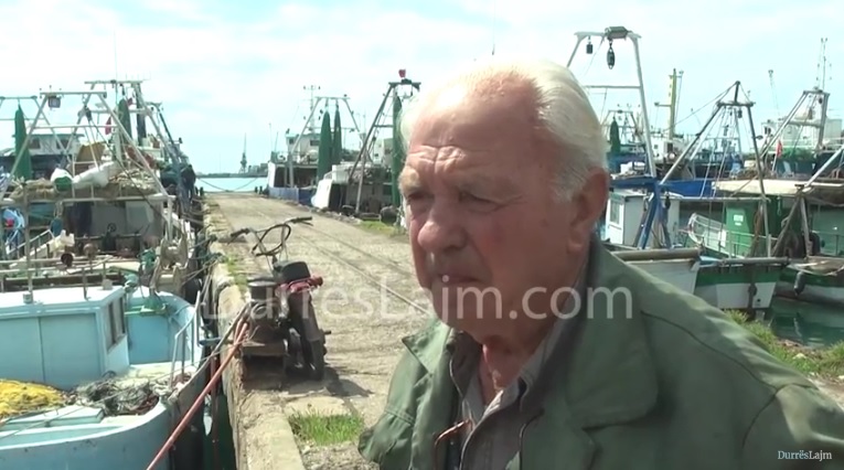 Njihuni me 80-vjeçarin durrsak që vijon ende të punojë (VIDEO)