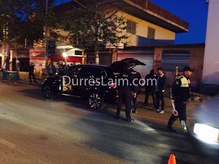 LAJMI I FUNDIT/ Policia kontrolle blic në të gjithë Durrësin (FOTO)