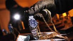 E fut në shtëpi 29-vjeçaren, por ajo i bën “gjëmën” 50-vjeçarit nga Durrësi