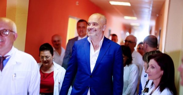 “Kolegu kërkon ryshfet 6 mijë lekë”/ Si e pësoi mjeku i Sanatoriumit, pas sms për Ramën