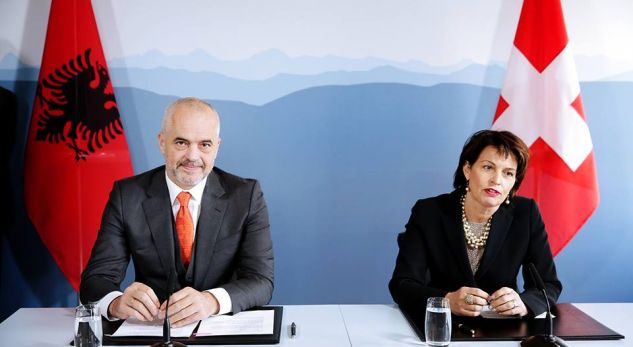 “Ramës ngado që shkon në vend të luleve i venë kanabis”