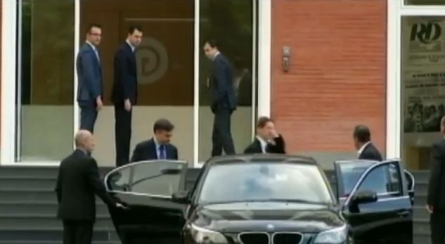 Dy negociatorët e BE-së rreth 90 minuta bisedime me Bashën