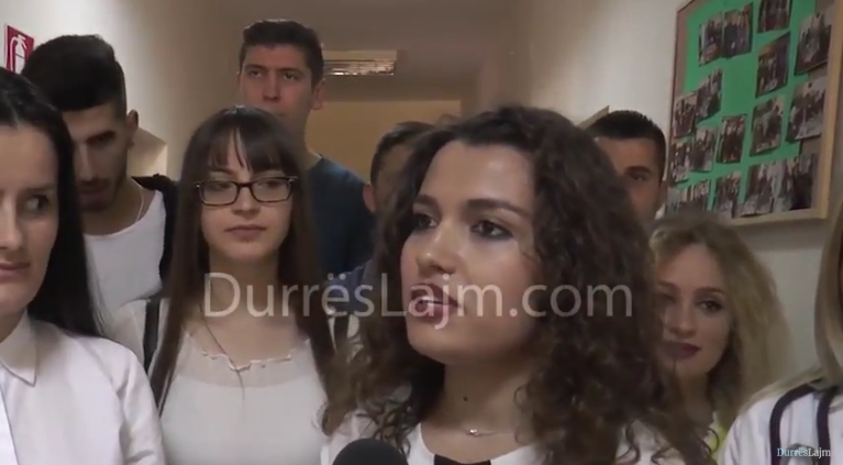 Studentët e UAMD-së i rikthyen buzëqeshjen të moshuarve (VIDEO)