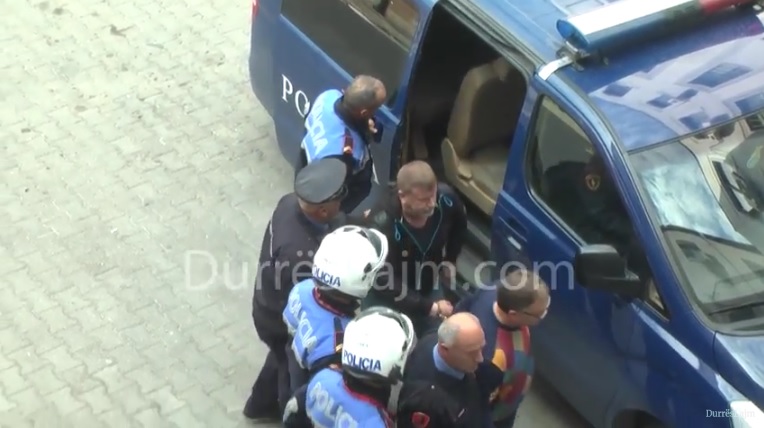 VIDEOLAJM/ Momenti i mbërritjes në gjykatë i vëllezërve Ekonomi