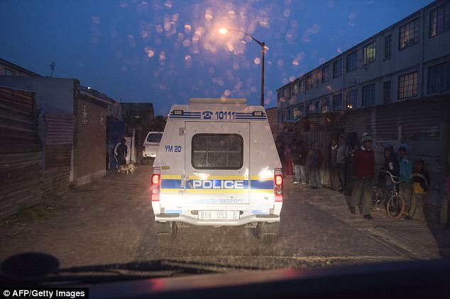 23-vjeçari përdhunohet për 3 ditë nga banda e vajzave