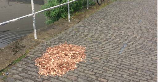 Çfarë do të bënit nëse gjeni në tokë këtë shumë parash?