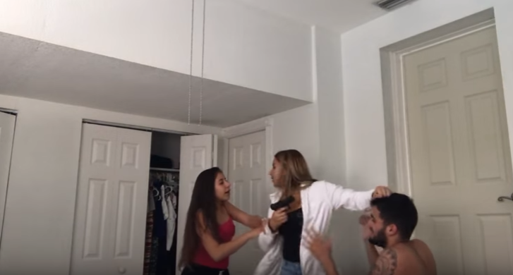 Një shaka që për pak përfundoi në tragjedi… (VIDEO)