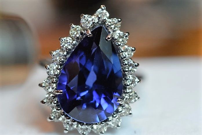 Pas unazës së Lady Dianës, të gjithë u ‘çmendën’ pas këtij guri të çmuar (FOTO)