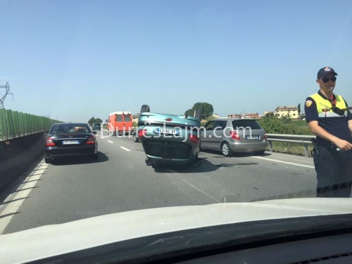 Aksidenti në autostradën Tiranë-Durrës, dy të plagosur