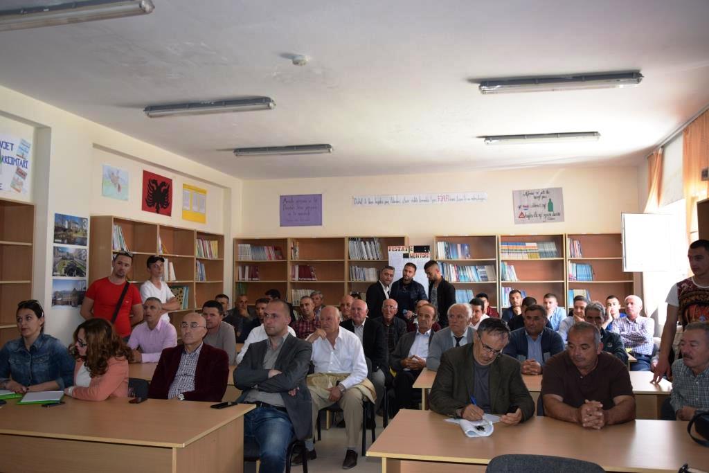 Durrës, mbahet dëgjesa publike për infrastrukturën në plazh dhe Shkozet (FOTO)