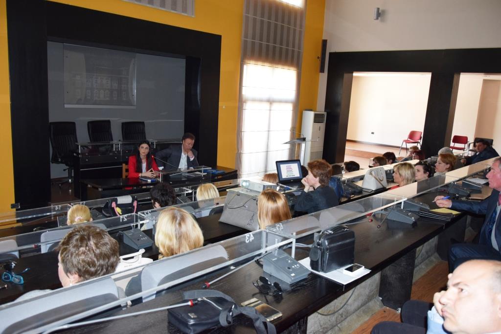 Zhvillohet në Bashkinë e Durrësit dëgjesa publike për arsimin, kulturën dhe infrastrukturën rrugore