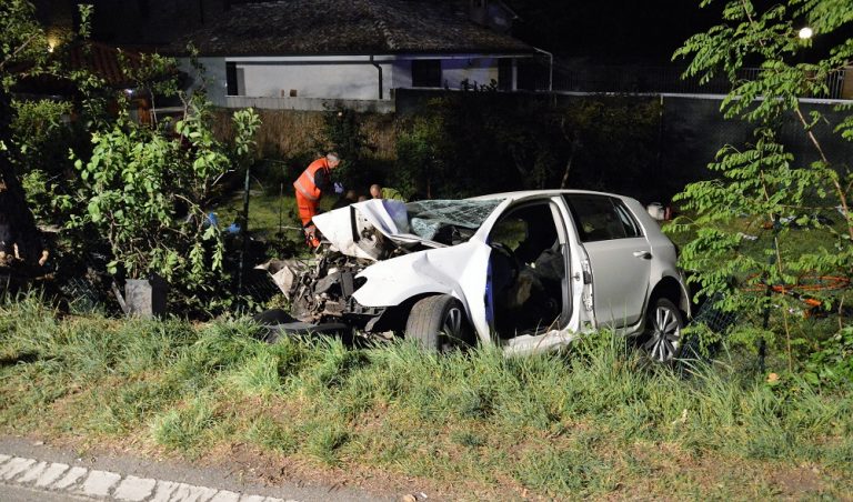 Makina del nga rruga, 5 të plagosur, 1 rëndë