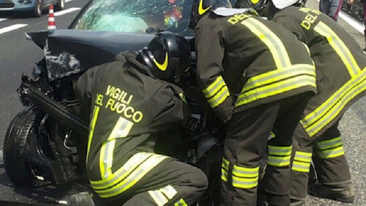 I bien rrezet e diellit në sy, përplaset për vdekje shqiptari në Itali