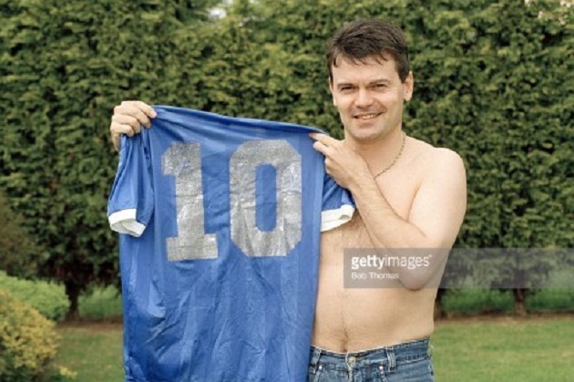 Ankand i çmendur për një fanellë futbolli, shitja fillon nga 1 milion euro