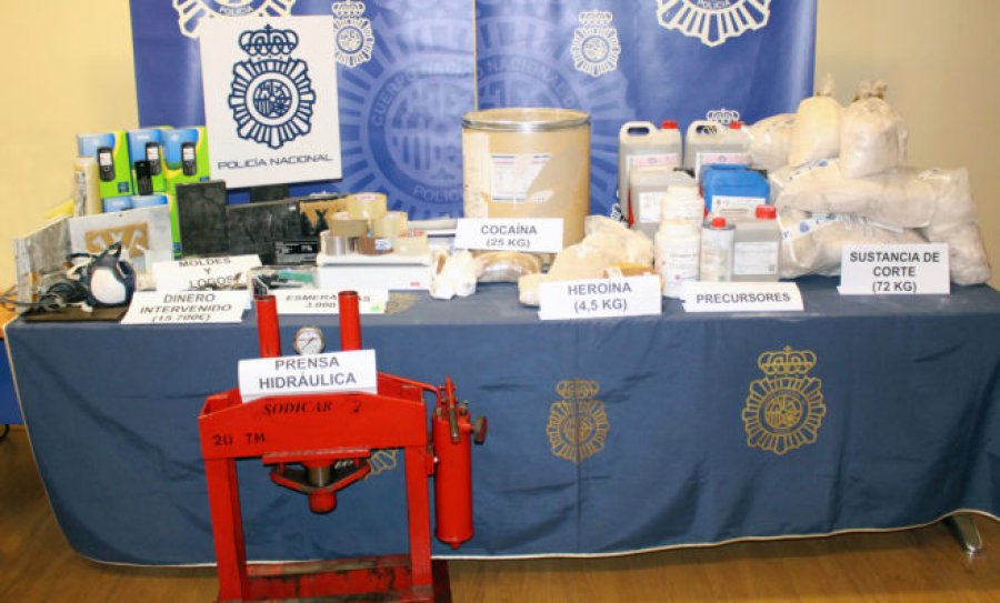 Shkatërrohet një tjetër bandë shqiptare e drogës, 5 të arrestuar