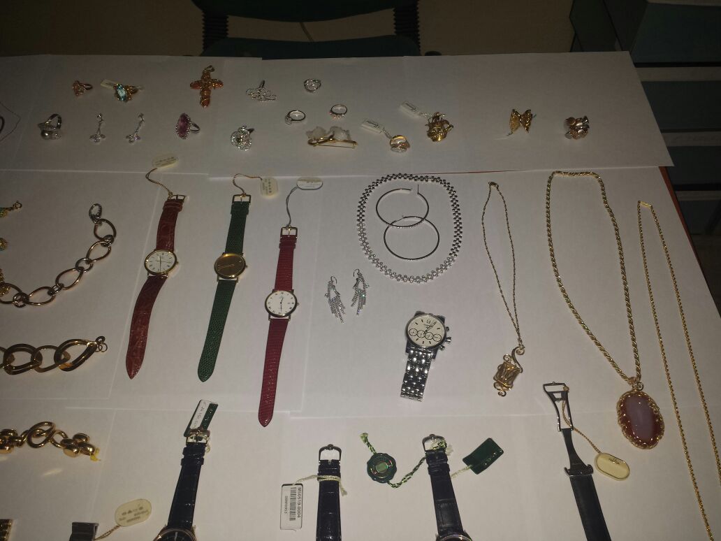 Durrës, nuk deklaruan në doganë mallrat me vlerë, procedohen penalisht 2 shtetas (FOTO)