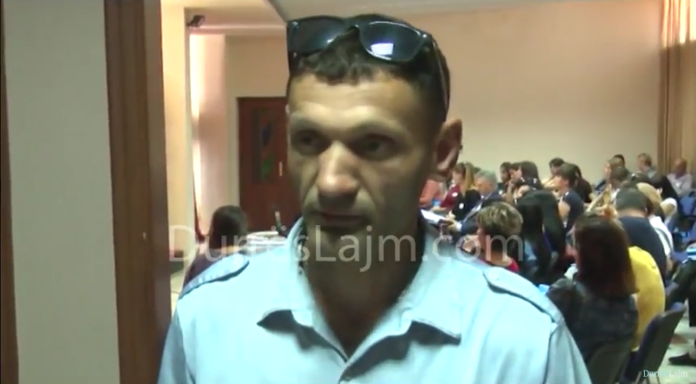 Durrës, i linte lekët në bixhoz, por brenda vitit jeta e tij ndryshoi (VIDEO)