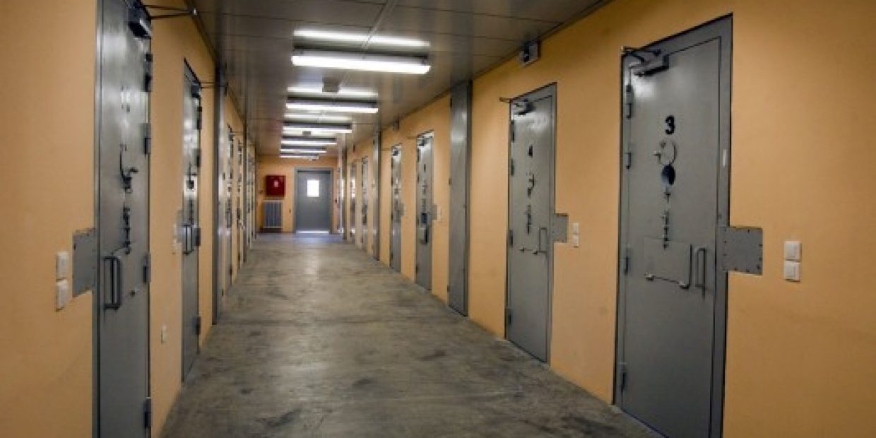 “Shefi i policisë së Durrësit lejon drogën dhe celularët në burg për të dënuarit”