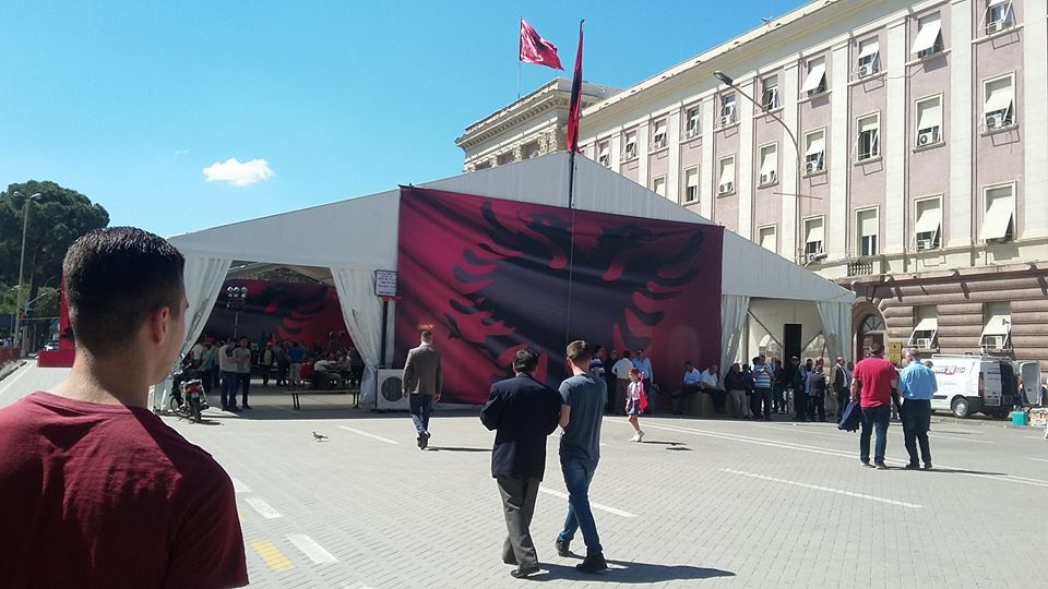 LAJM I FUNDIT/ Burime nga PD: Çmontimi i çadrës nis brenda mesnatës së sotme