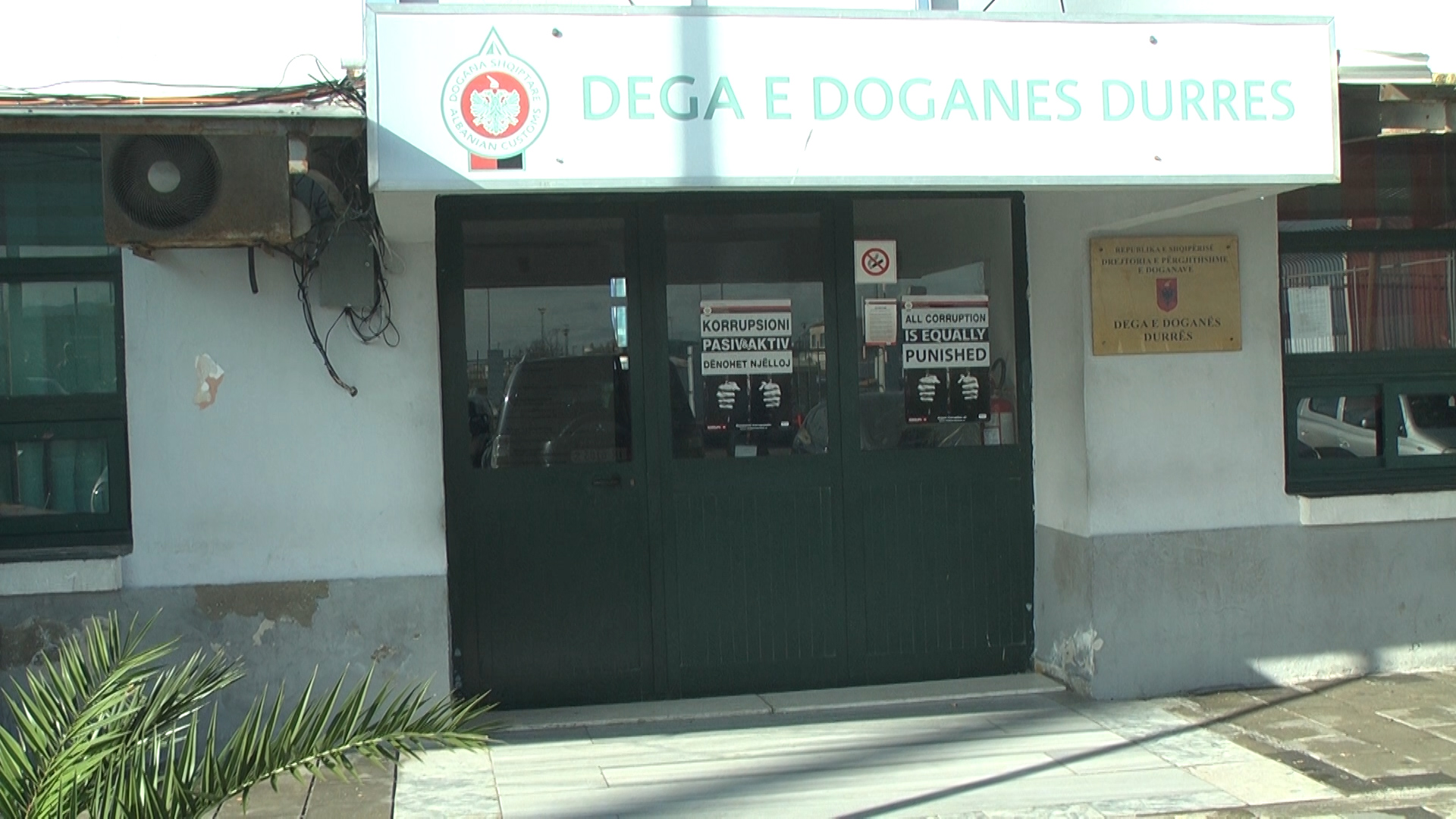 Ministrja e re e Financave inspektim në Doganën e Durrësit, paralajmëron punonjësit