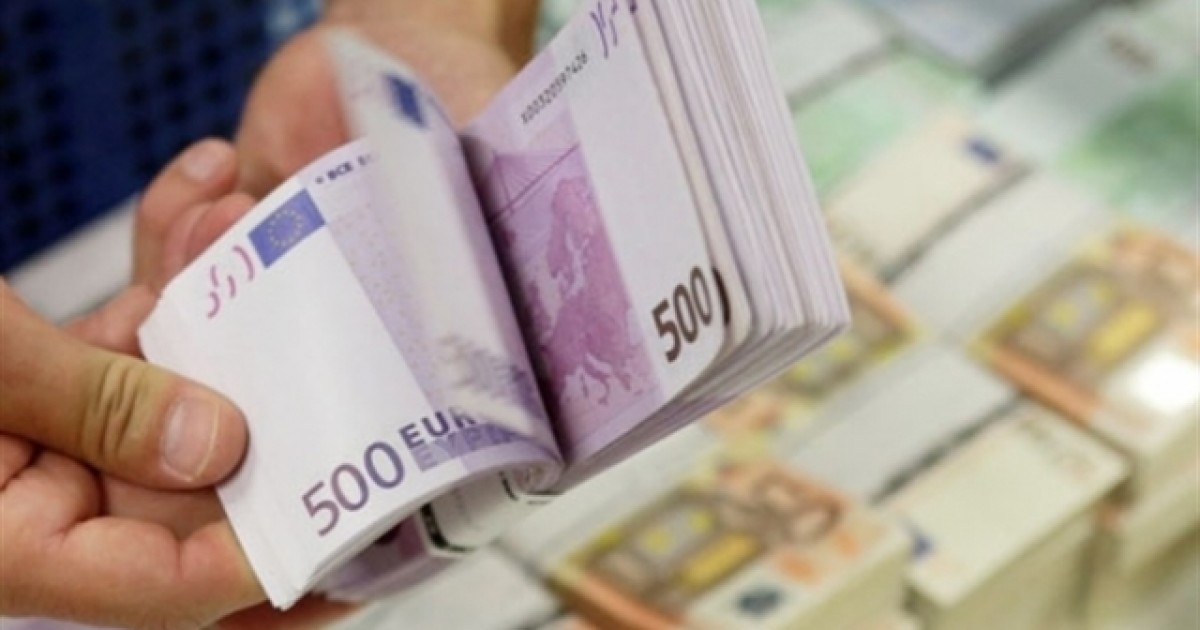 Durrsakut i marrin me mashtrim 10 mijë euro