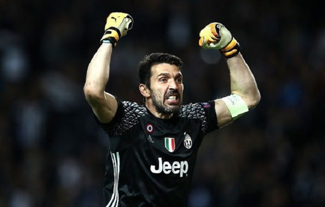 Gigi Buffon, 3 trofe radhazi në zero minuta lojë