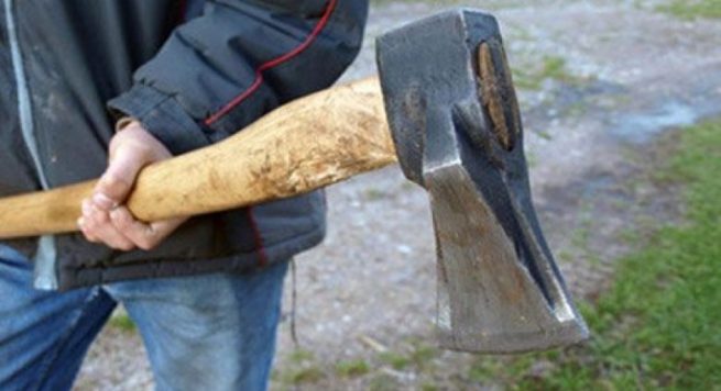 26-vjeçarja tenton të vrasë bashkëjetuesin 44-vjeçar