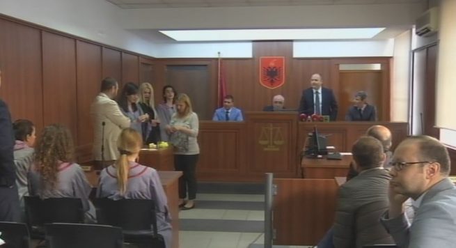 Gjin Gjoni dhe 4 gjyqtarët që kanë në dorë “18 qershorin”