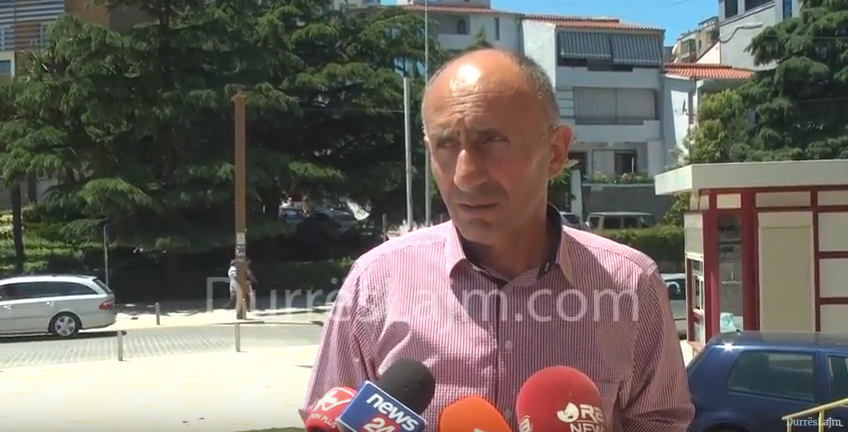 Protesta për privatizimin e ish-kabinave në plazh/ Reagon kreu i Entit të Banesave (VIDEO)