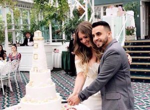 Fadil Berisha marton vajzën me dasmë tradicionale shqiptare (VIDEO)